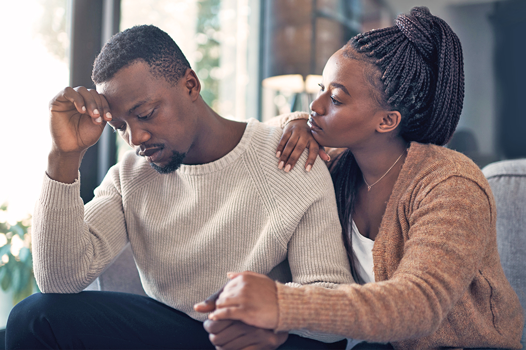 couple discussing opioid treatment solutions